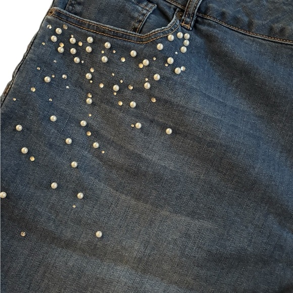 Lane Bryant Mid ~Rise Girlfriend Essential Stretch Short Sz 26 Plus Pearl Detail - Picture 4 of 7